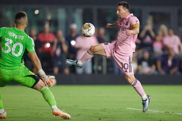 Lionel Messi #10 of Inter Miami controls the ball 