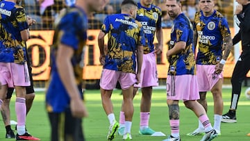 Inter Miami's Argentine forward #10 Lionel Messi steps on the pitch for warm up ahead of the Major League Soccer (MLS) football match between Inter Miami CF and Los Angeles FC at BMO Stadium in Los Angeles, California, on September 3, 2023. (Photo by Frederic J. Brown / AFP)